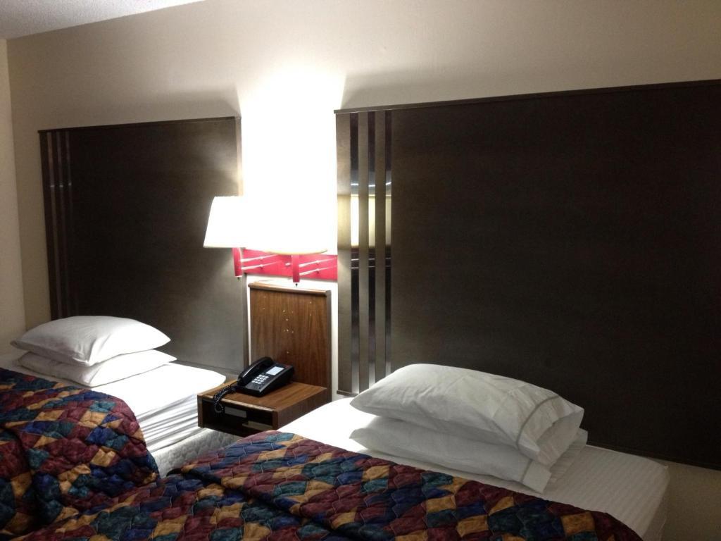 Classic Inn Early Экстерьер фото